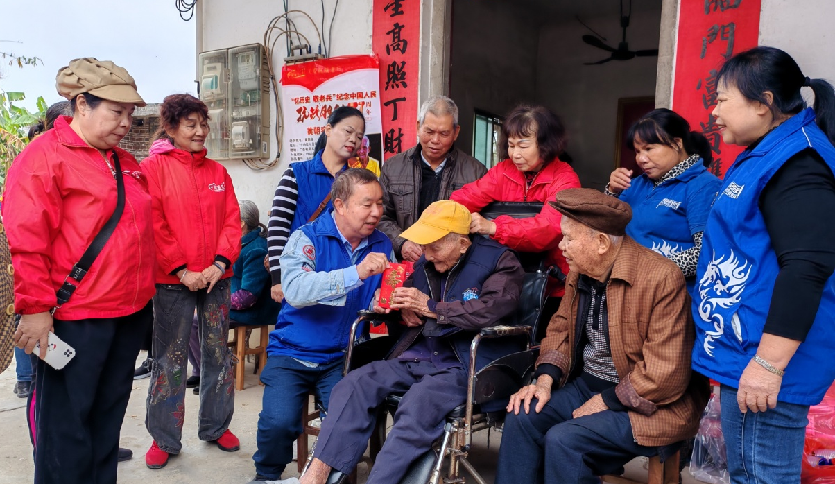 2024年12月老兵黄朝容生ABUIABAEGAAg1POivAYo5P239QMwtAk4ugU日慰问3