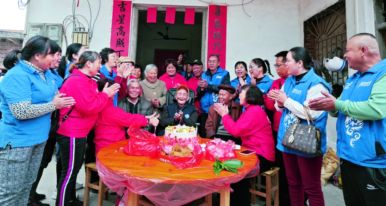2024年12月老兵黄朝容生日慰问2